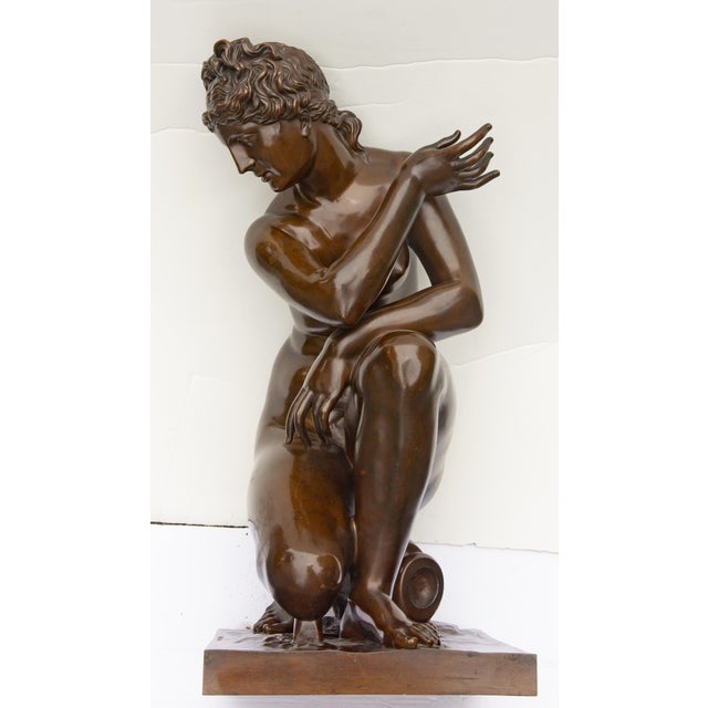 Grand tour bronze sculpture of the "Crouching Venus" after the antique. Fine patina. 19th century. Ferdinand Barbedienne...