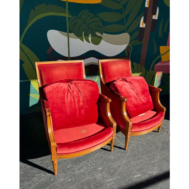 Great pair of well-made Henredon traditional highback velvet armchairs. Perfect in a living room, near a fireplace,...