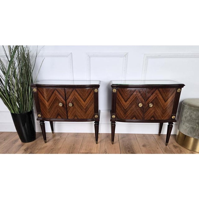1950s Mid-Century Modern Italian Art Deco Nightstands in Walnut with Glass Top, 1950s, Set of 2 For Sale - Image 5 of 10