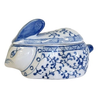 Vintage Blue and White Ceramic Floral Bunny Rabbit Lidded Box For Sale