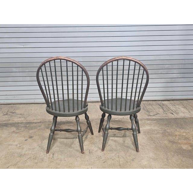 Late 20th Century Pair of Late 20th Century David T Smith Bow Back Windsor Chairs Dark Green Finish Ohio Bench Made For Sale - Image 5 of 9