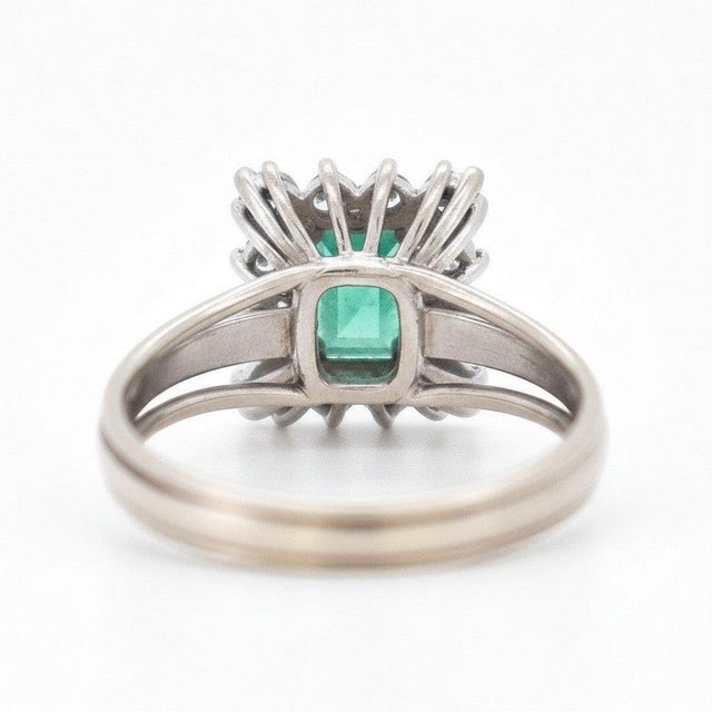Vintage Emerald & Diamond Halo Gold Ring - 1970s, Size 6 For Sale - Image 4 of 6