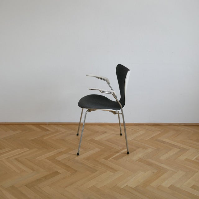 1960s Series 7 Armchair by Arne Jacobsen for Fritz Hansen, 1967 For Sale - Image 5 of 9