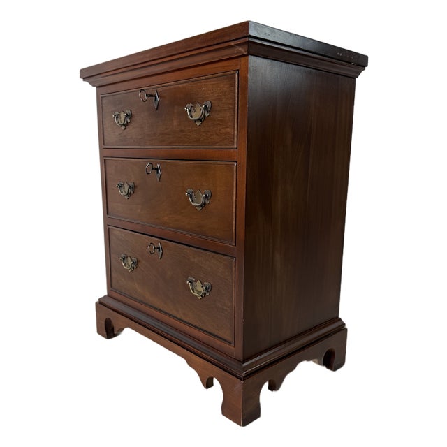 Early 20th Century Chippendale Solid Mahogany 3-Drawer Nightstand For Sale