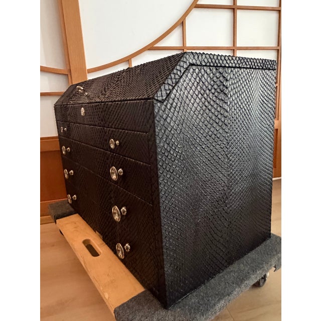 Elisabeth Weinstock Large Black Bespoke Snakeskin 4-Drawer Luxury Jewelry Chest / Case - Rare For Sale - Image 4 of 16