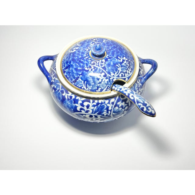 Chinoiserie 1990s Vintage Porcelain Jasmin Flowers Blue, White & Gold Soup Tureen Lid & Ladle For Sale - Image 3 of 5