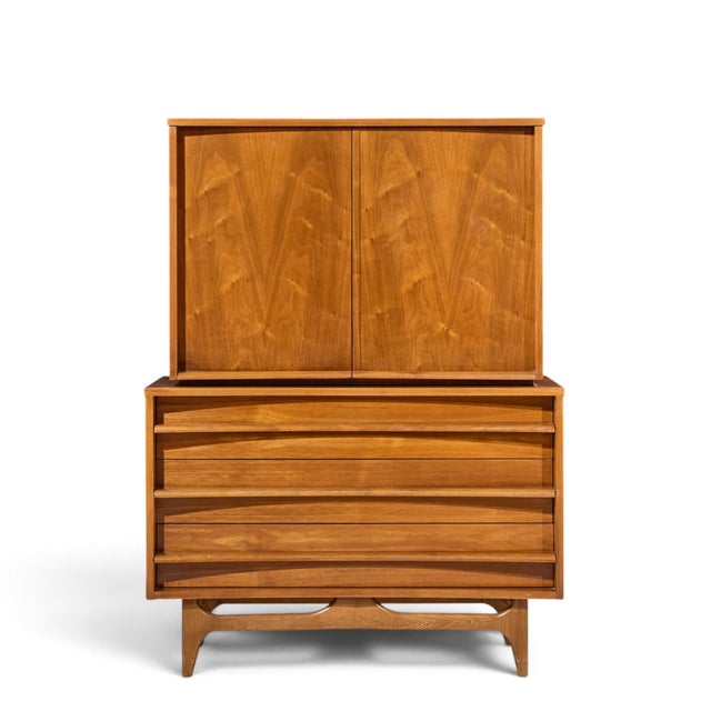Young Manufacturing Mid Century Walnut Curved Gentlemans Chest Highboy Dresser This highboy measures: 42 wide x 20.75 deep...