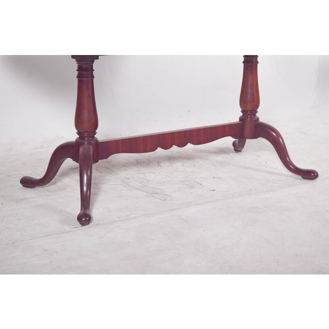 Wood English Extendable Dining Table in Walnut, 1900 For Sale - Image 7 of 9