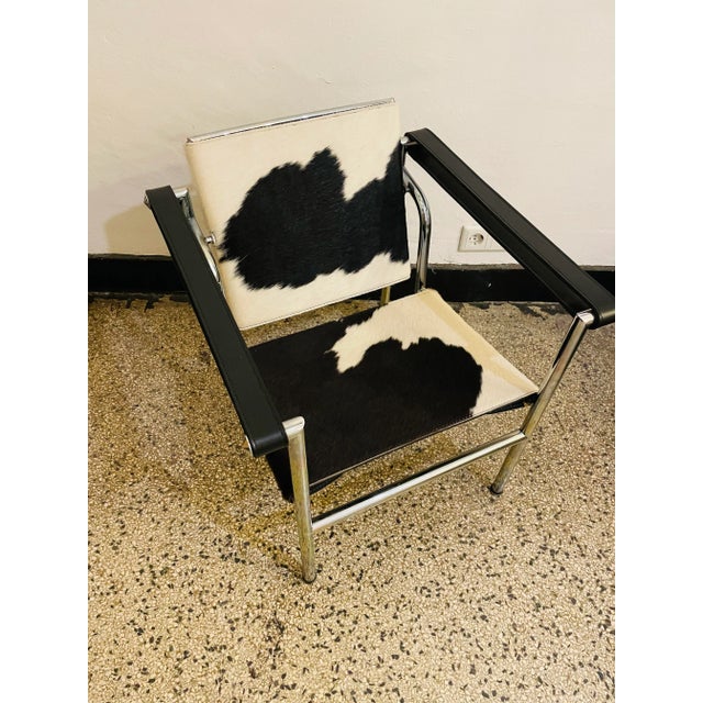 LC1 Chair by Le Corbusier, Pierre Jeanneret & Charlotte Perriand for Cassina For Sale - Image 3 of 13
