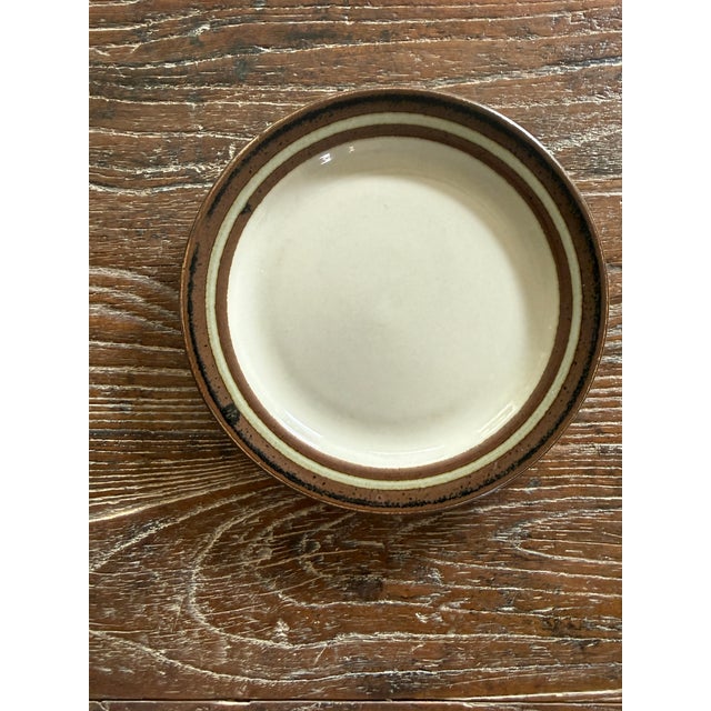 Brown 1960s Arabia Finland Karelia 7.75 Inch Stoneware Plates Brown Rim Vintage Dinnerware - Set of 8 For Sale - Image 8 of 9
