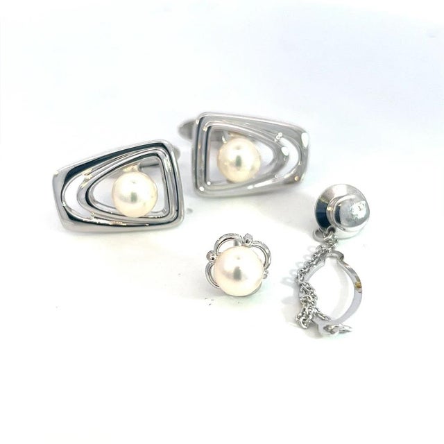 Contemporary 1990s Mikimoto Estate Akoya Pearl Cufflinks + Tie Pin Set Sterling Silver, 4 Pieces For Sale - Image 3 of 7