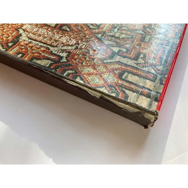 Chinese Chinese Antique Textiles and Embroidery Edition in Chinese For Sale - Image 3 of 13