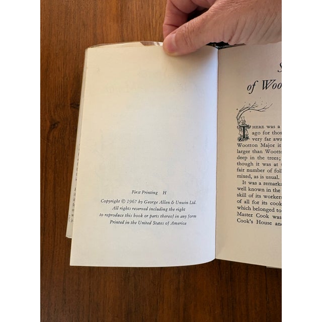 Illustration First Printing 1967 Smith of Wootton Major by j.r.r. Tolkien – Illustrated by Pauline Baynes – Vintage Hardcover With Dust Jacket For Sale - Image 3 of 8