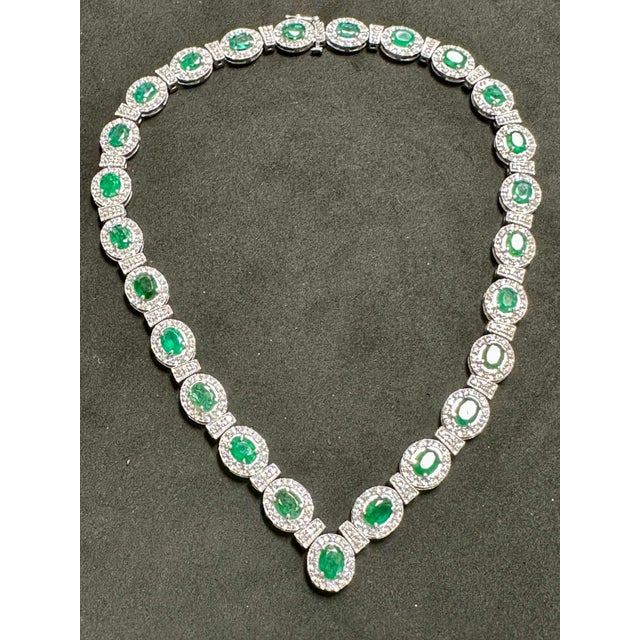 28 Carat Oval Shape Natural Emerald & 5 Carat Diamond Necklace in 14 Karat Gold For Sale - Image 17 of 18