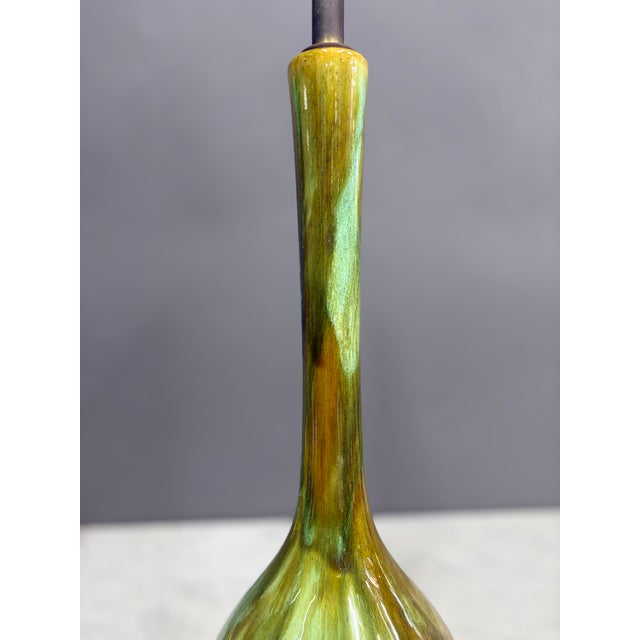 Royal Haeger 1960s Mid Century Modern Drip Glaze Ceramic Pottery Table Lamp For Sale - Image 4 of 6