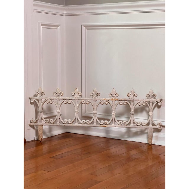 Set of 6 Cast Iron Interlocking Garden Edging Fences, White Paint Patina, 20th Century For Sale - Image 4 of 17