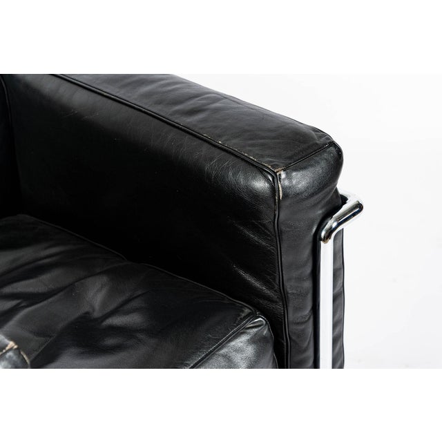 Authentic Cassina Lc2 Black Leather Petit Lounge Chair by Le Corbusier, 4x Avail For Sale - Image 12 of 16