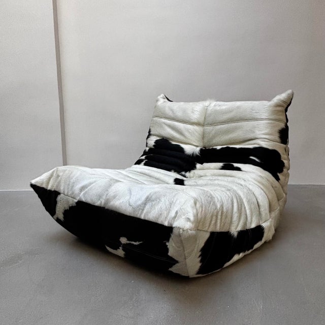 Togo Lounge Chair in Two-Tone Cowhide Leather by Michel Ducaroy for Ligne Roset, 1970 For Sale - Image 11 of 11