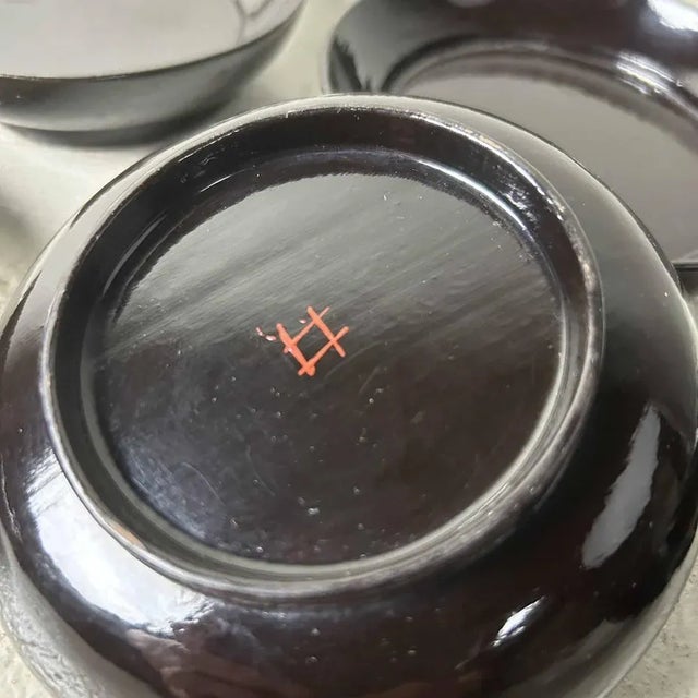 Meiji Era Japanese Utsuwa Lacquer Serving Plates, 1890s, Set of 6 For Sale - Image 6 of 8