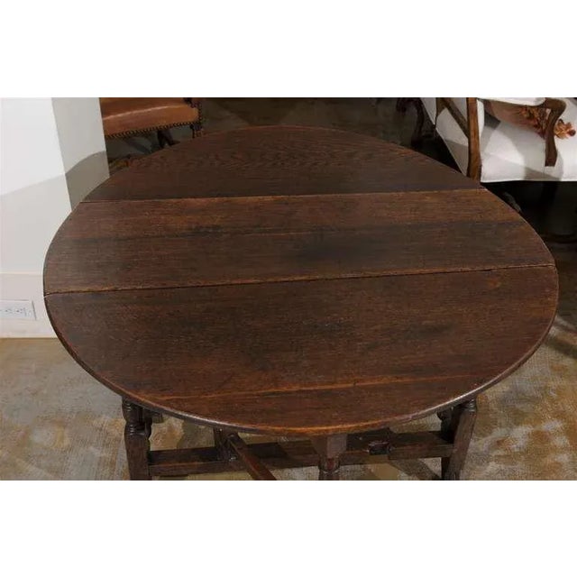18th Century English Oak Gateleg Drop-Leaf Table with Turned Legs and Drake Feet For Sale - Image 10 of 11