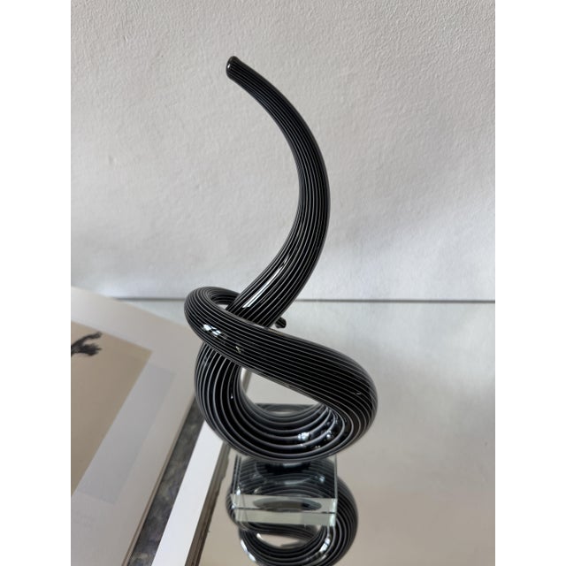 1980s Postmodern Black and White Murano Glass Ribbon Sculpture on Crystal Base by Renato Anatra, Italy, 1980s For Sale - Image 5 of 18