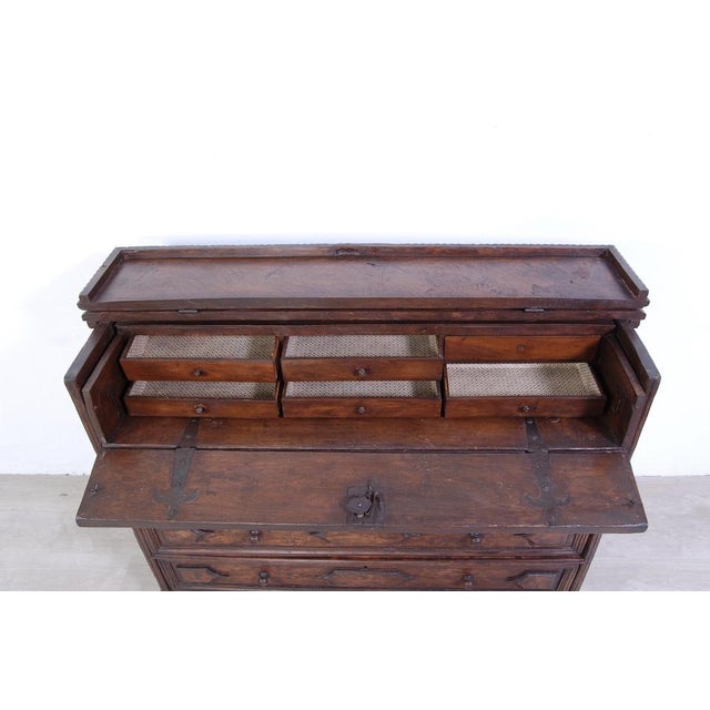 Antique Canterano Chest of Drawers in Walnut, 1700s For Sale - Image 13 of 18