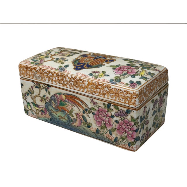 Chinese Vintage Chinese Famiile Rose Enamel Graphic Rectangular Porcelain Box For Sale - Image 3 of 12