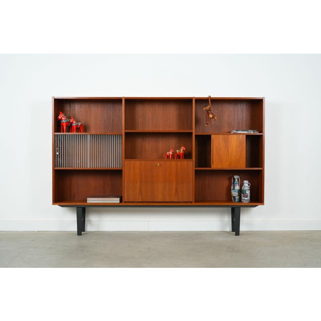 Danish Teak Bookcase, 1970s For Sale - Image 4 of 18