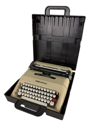 35 Portable Typewriter from Olivetti Lettera, 1972