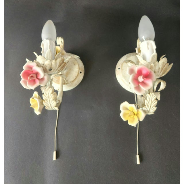 Romantic set of 2 vintage wall sconces with floral porcelain elements: light pink and yellow roses – italian handcrafted...