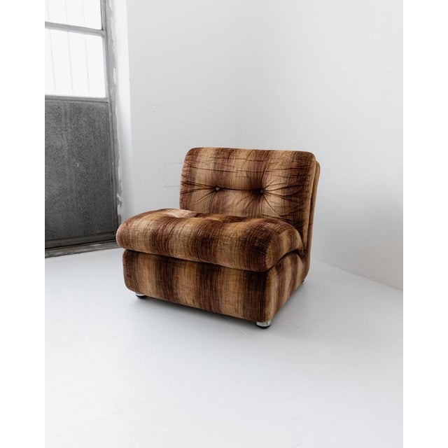 This vintage armchair from the 1970s by Europoltrona, Italy is a refined example of Space Age design, combining comfort...