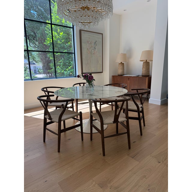 Saarinen Round Dining Table 54" Arabescato Coated Marble White Base KNOLL DWR