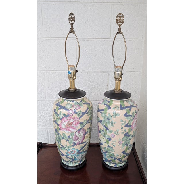 Add a touch of timeless Chinoiserie elegance to your home with this stunning Vintage Ginger Jar Table Lamp. This exquisite...