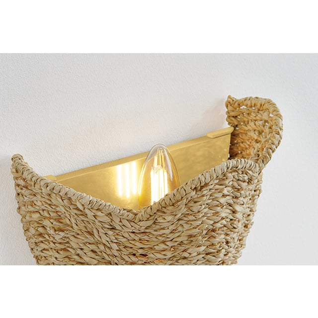 Inspired by the natural world, Solie incorporates playful, organic elements in both its form and format. The focus lies on...