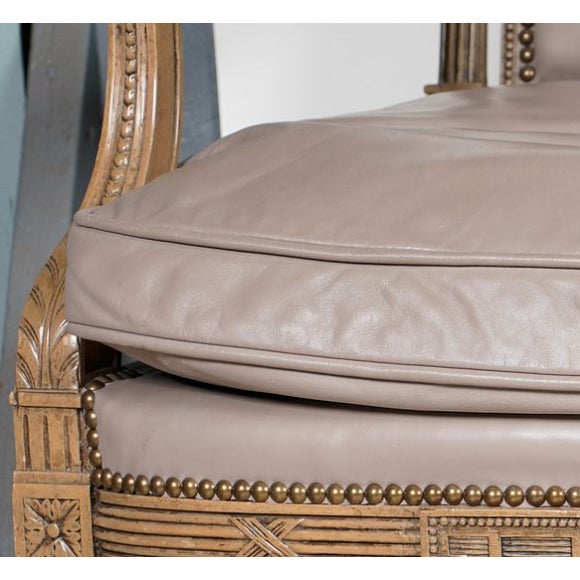 Tan 1960s Set of Four Louis XVI-Style Painted Fauteuils in Pale Leather With Nailhead Trim — Architectural Neoclassical Seating For Sale - Image 8 of 10
