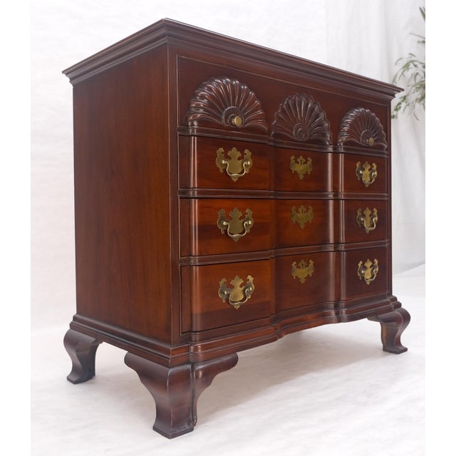 Mahogany Chippendale Style 4 Drawer Bracket Feet Bachelor Chest Dresser MINT For Sale - Image 6 of 14