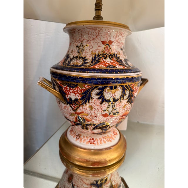 Antique 19th-Century English Imari Porcelain Twin-Handled Urn Lamp For Sale In Atlanta - Image 6 of 7