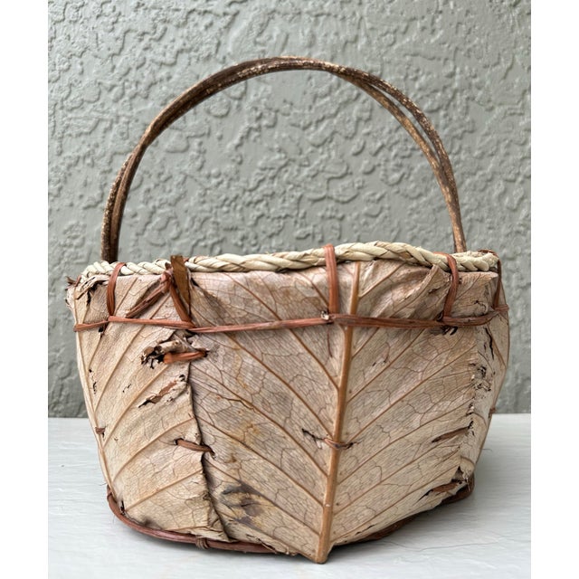 Wood Vintage 1900s Primitive Natural Branch Handled Woven Husk and Leaf Basket For Sale - Image 7 of 12