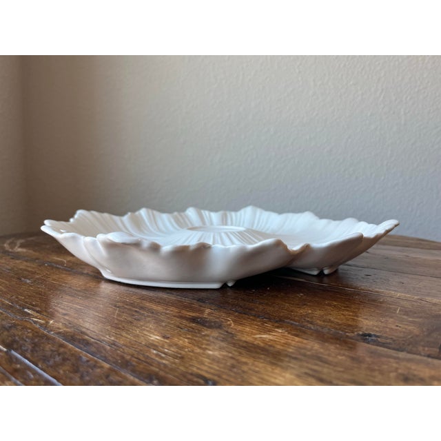 Mid-Century Modern 1960's Whittier Potteries California Lotus Flower 13" Chip Platter 453 For Sale - Image 3 of 7