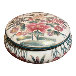 Vintage Ornate Chinoiserie Lidded Porcelain Powder Bowl For Sale