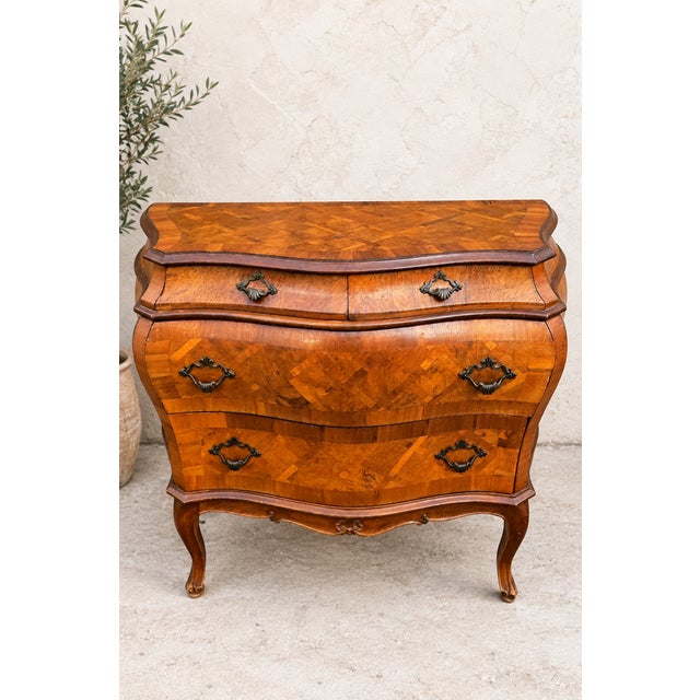 Wood Vintage Goldsmith's of Harrisburg Pa Parquetry Bombe Commode | Louis XV Style Figured Wood 4-Drawer Chest For Sale - Image 7 of 12