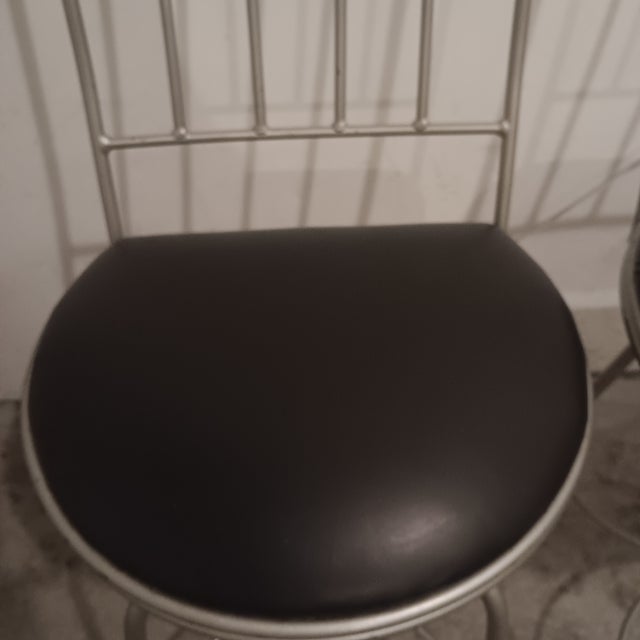 Mid-Century Modern Vintage Charleston Forge Swivel Barstool With Black Upholstered 3 Pc Set. For Sale - Image 3 of 18