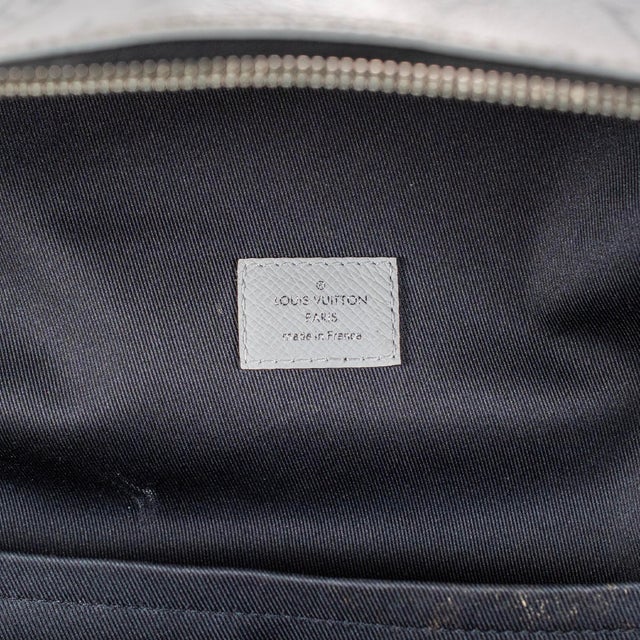 Louis Vuitton Discovery Taigarama Grey Monogram Canvas Backpack Bag For Sale - Image 11 of 12