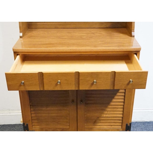 Ethan Allen Heirloom Nutmeg Maple CRP Custom Room Plan 30" Shutter Door Cabinet W. Bookcase Top 10-4511p / 10-4019 For Sale In Kansas City - Image 6 of 14