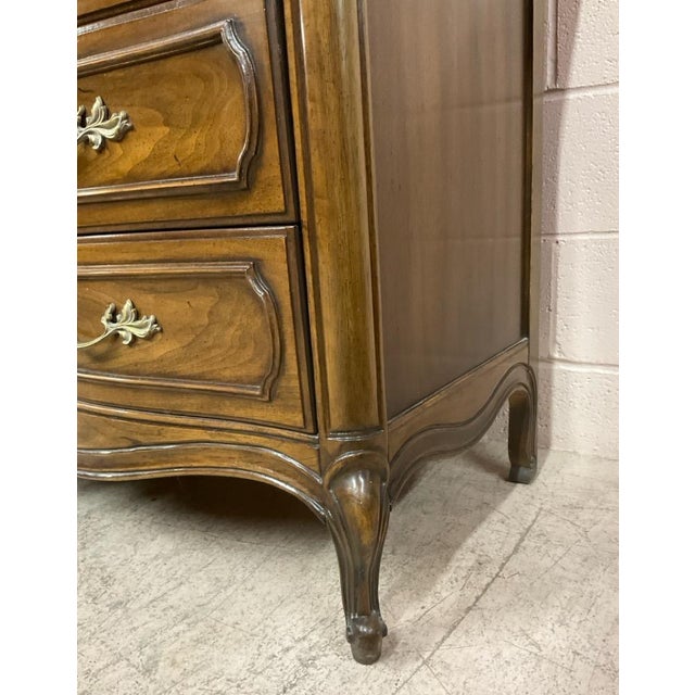 Mid-Century Thomasville French Provincial 9-Drawer Dresser & Mirror For Sale - Image 15 of 16