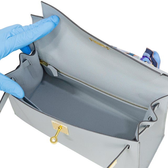 Hermès Kelly 28 Sellier Bleu Glacier Epsom Gold Hardware 2025 For Sale In New York - Image 6 of 9