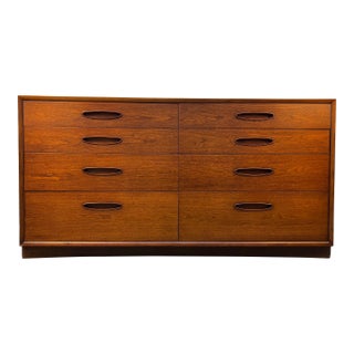 Henredon Circa 60' Mid-Century Walnut Six Drawer Lowboy Dresser For Sale