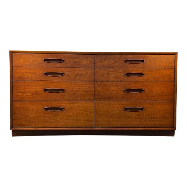 Henredon Circa 60' Mid-Century Walnut Six Drawer Lowboy Dresser For Sale