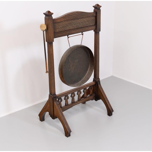 Wood Arts & Crafts Oak & Copper Floor-Standing Dinner Gong attributed to Shapland and Petter, 1890s For Sale - Image 7 of 12