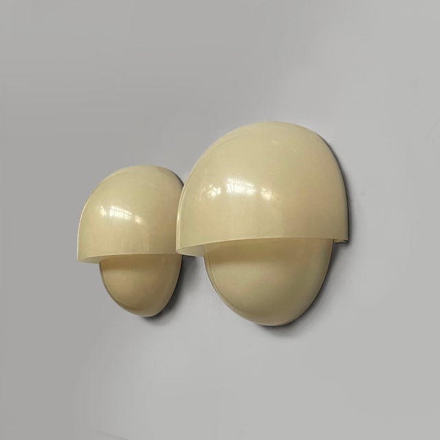 Mid-Century Modern Italian Plastic Wall Lamps Mania by Vico Magistretti for Artemide, 1960s, Set of 2 For Sale - Image 4 of 15